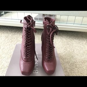 NEVER WORN BAKERS Squared Burgundy Boots